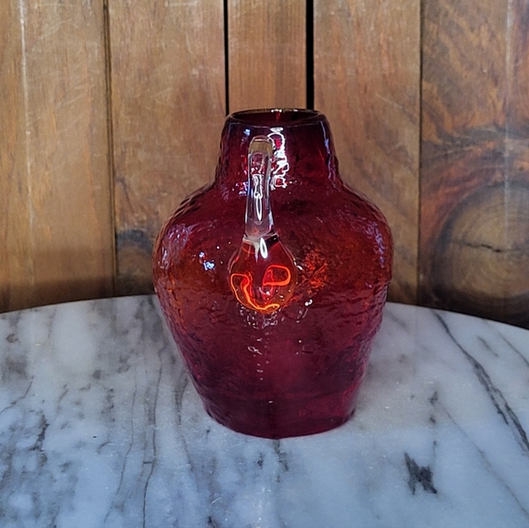 Elegant Red Glass Vase - Picture 7 of 16